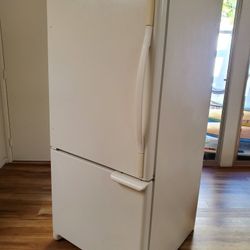 Amana Refrigerator / Freezer