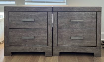 Nightstands (Set of 2)
