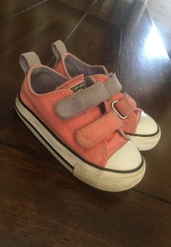 Converse baby girl size 6
