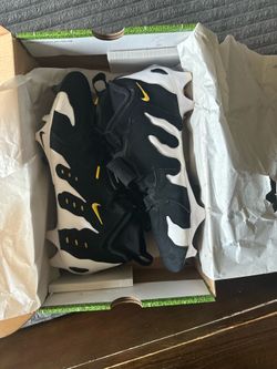Football cleats Diamond Turf 96 worn twice Men’s 11.5