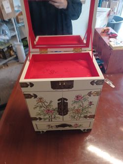 Antique Jewelry Box Very Good Condition 150