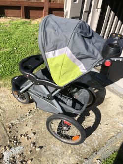 Babytrend stroller w speakers excellent condition