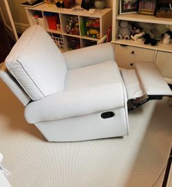 Pottery Barn Comfort Recliner/Swivel. Lightly used from NonSmoking, Pet free home. Originally $1350