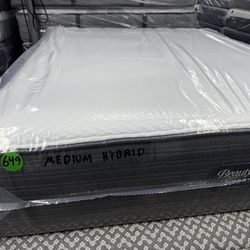 QUEEN SIZE SIMMONS BEAUTYREST (MEDIUM) HYBRID MATTRESS & BOX SPRING BED SET