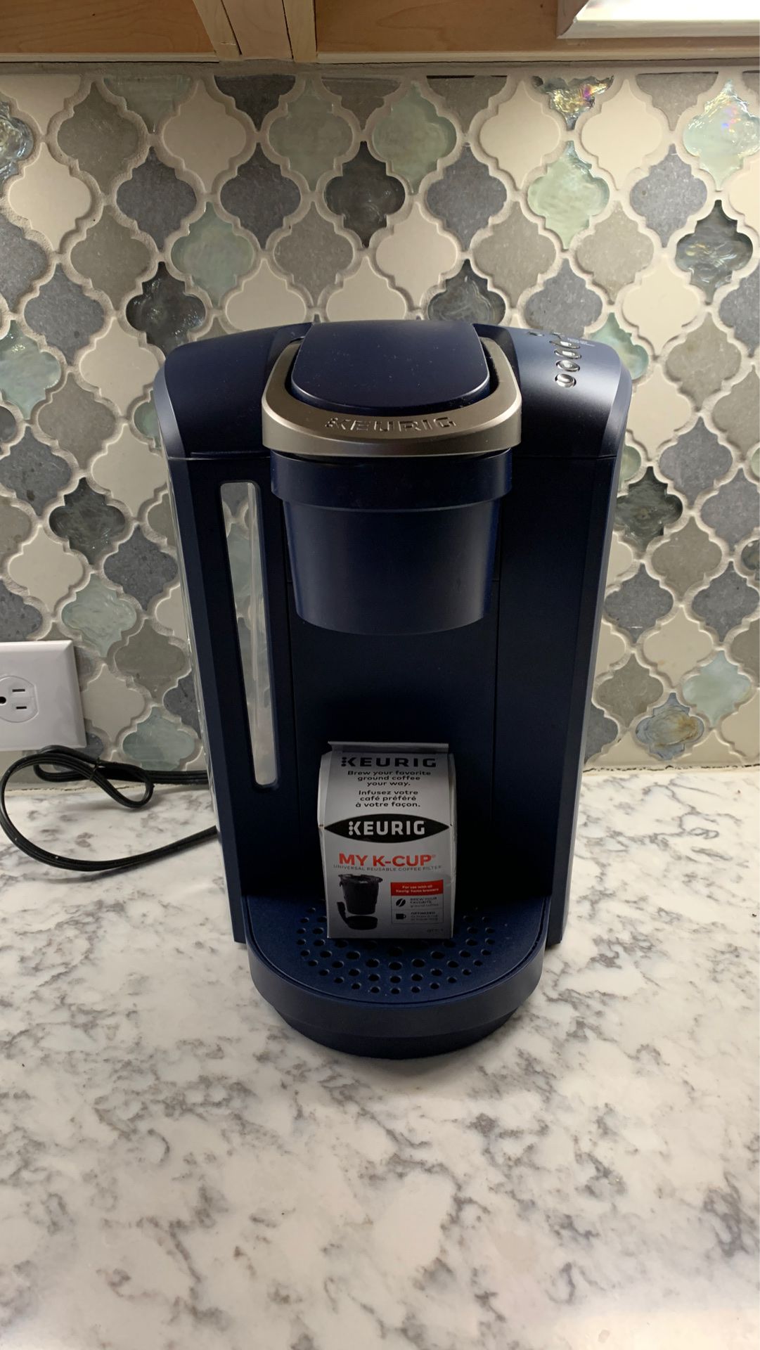 **Fairly New** Keurig 2.0 with K-Cup filter