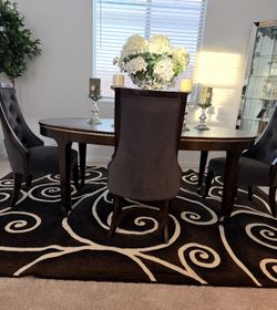 Dining Table & Chairs