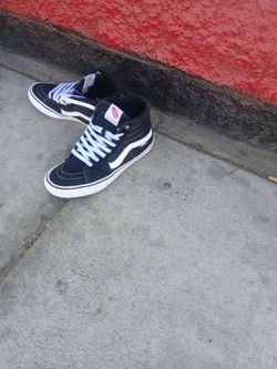 Safe secure, almost brandnew durable very good...vans brandnew size 9