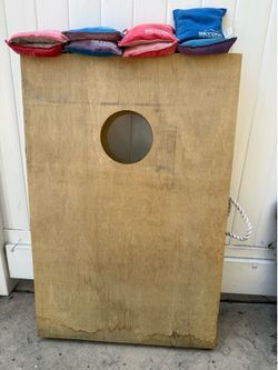 Corn Hole game and toss bags