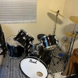 Pearl Roadshow Drum Set