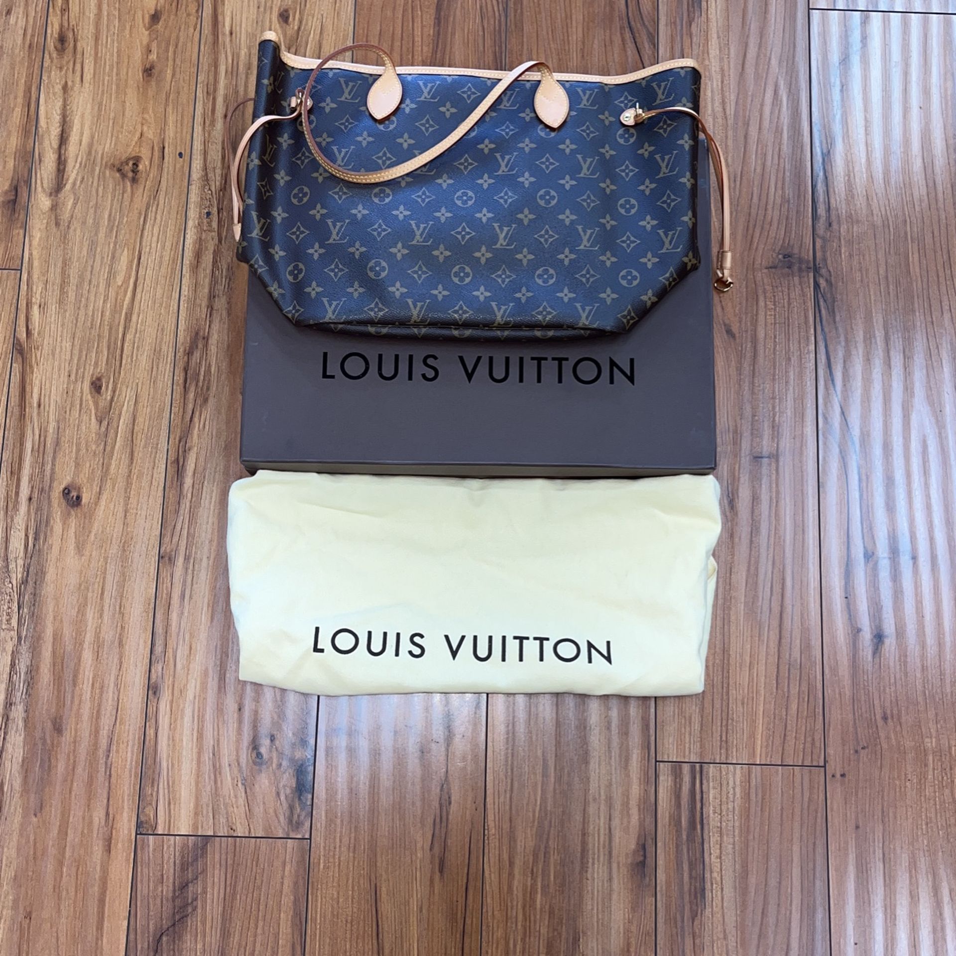 Louis Vuitton Purse, With Box And Dust Bag, Entrupy Verified, In Good Condition