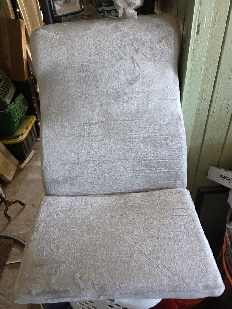 Cushion Floor Gaming Chair
