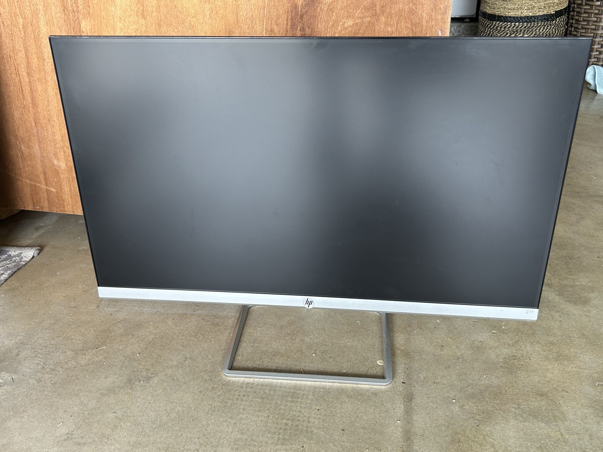 HP COMPUTER MONITOR - 28"