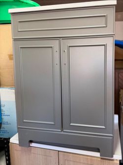 BRAND NEW 24" BATHROOM VANITY with top incluided