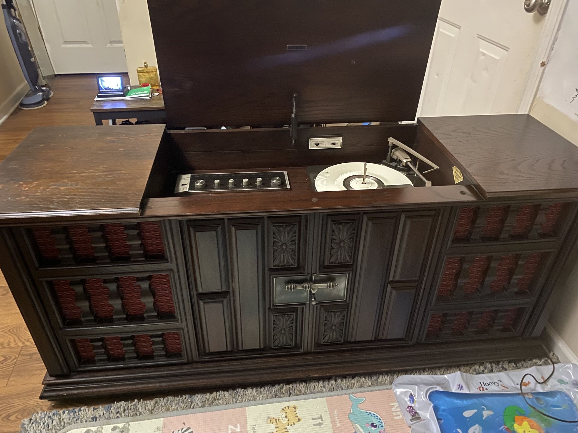 Zenith Recording Combo Table With Tape Recorder Turn Table And Radio And Speakers All Works