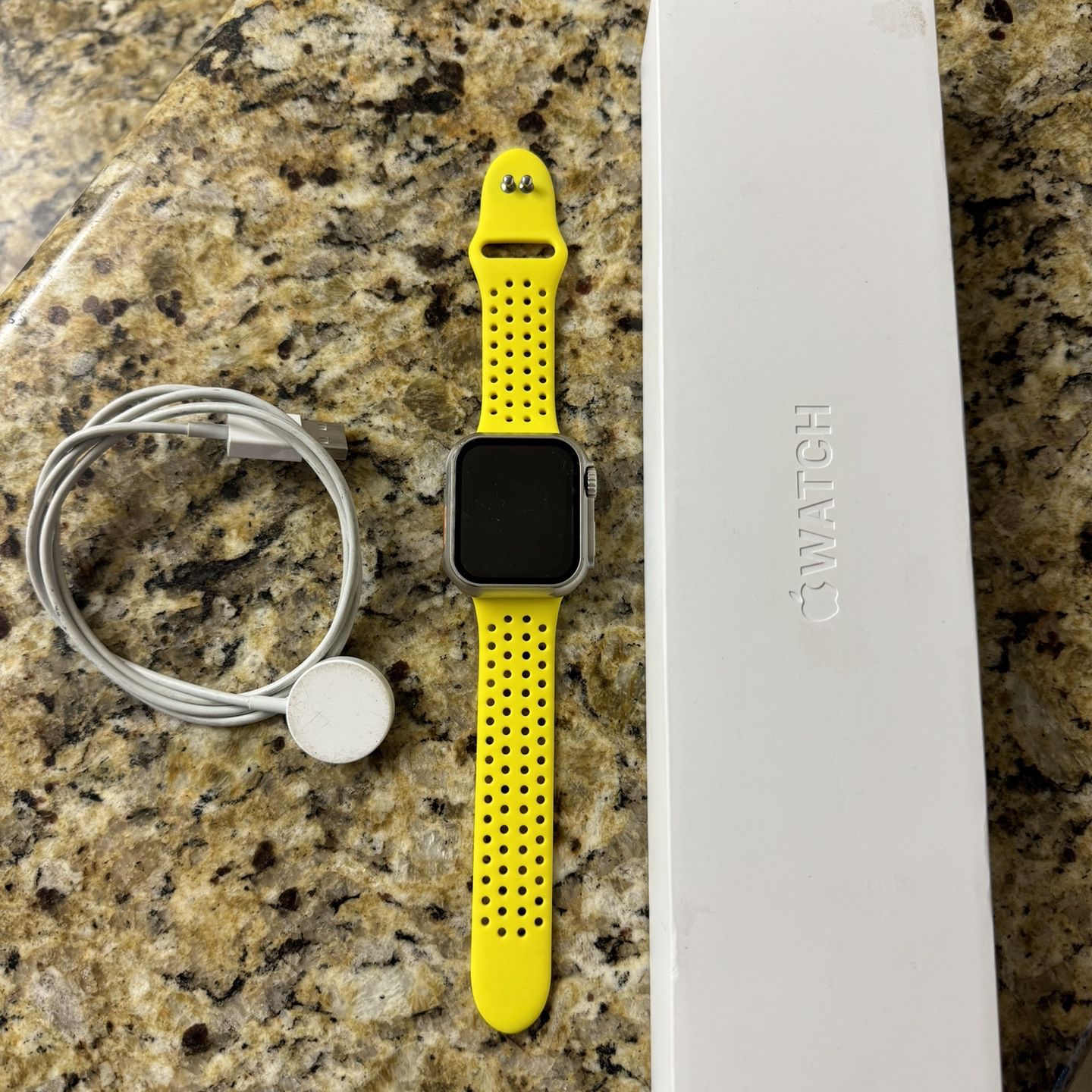 Apple Watch 6 Cellular GPS w screen protector, box