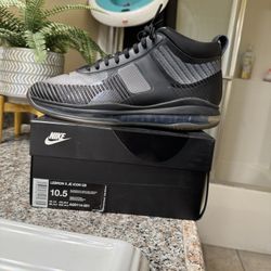 LeBron John Elliot Size 10.5