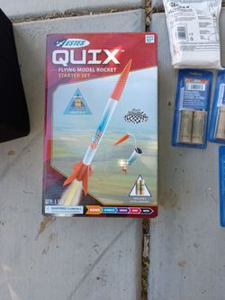Flying model rocket starter set brand new