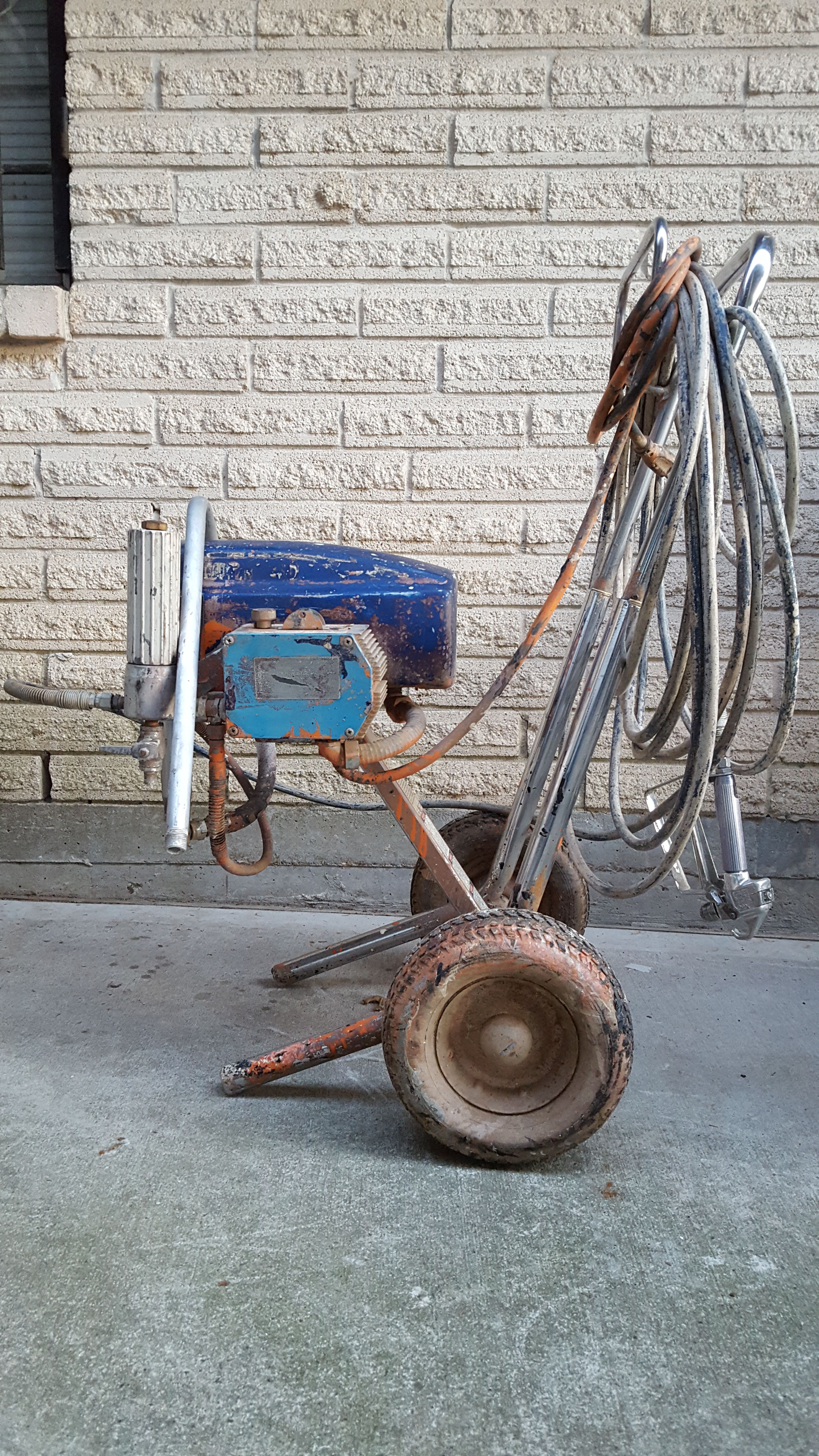 Graco ultra 400 airless paint sprayer for Sale in Houston TX