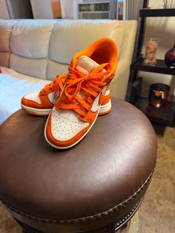 Women Nikes size 7