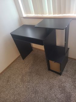 Small desk w/chair