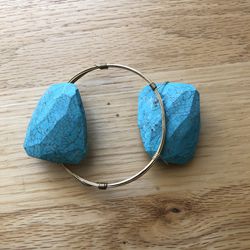 Blue Turquoise Howlite Gold Metal Bracelet