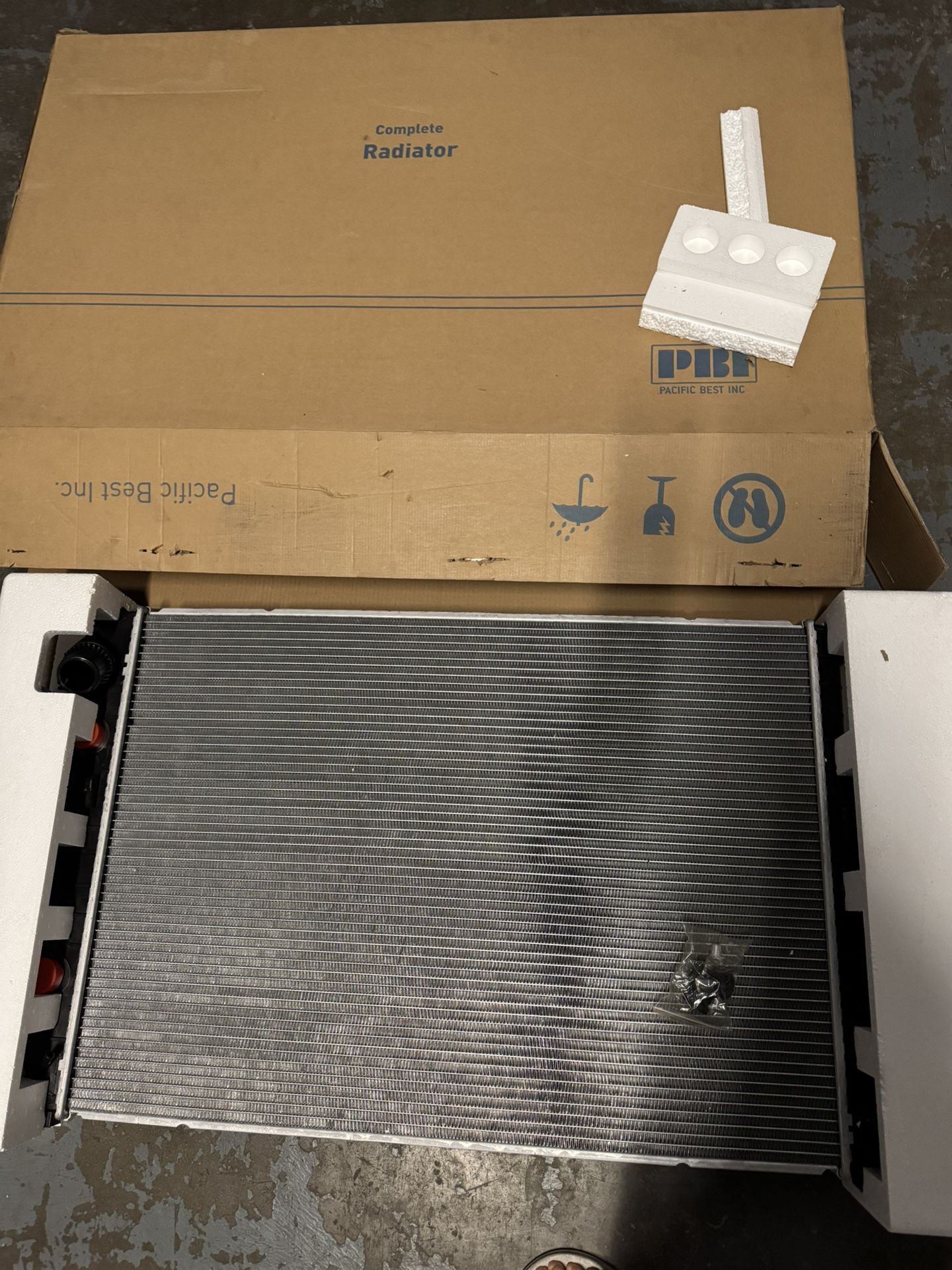 PR2857A Engine Coolant Radiator