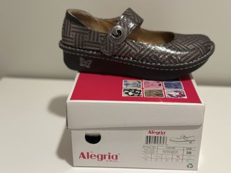 Women Algeria Paloma Shoes - Size 38 (US 8) $40