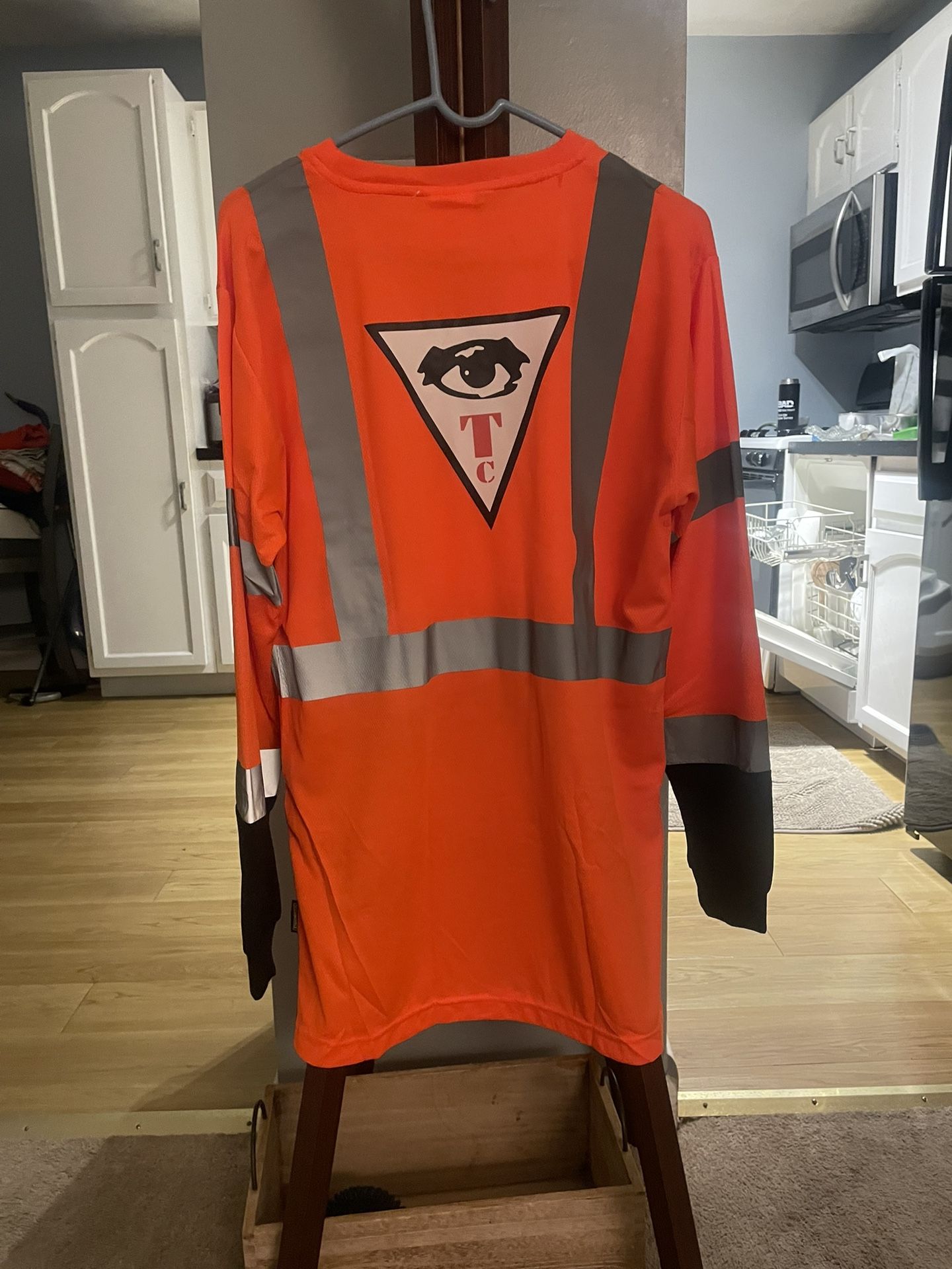Safety Reflective Shirts, Size Large (5)All Brand New Six Shirts With One Hat. East Haven.shirts,