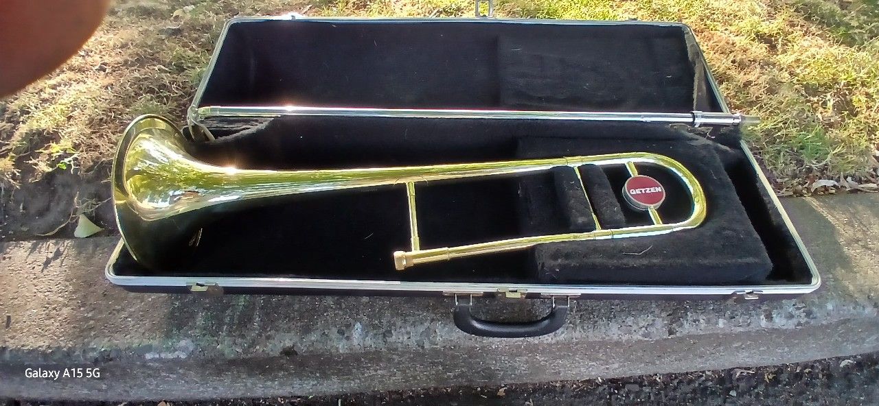 Getzen Series 300 Tenor Trombone with case and mouthpiece