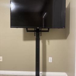Roku 42" Smart TV 1080p - Mount Included
