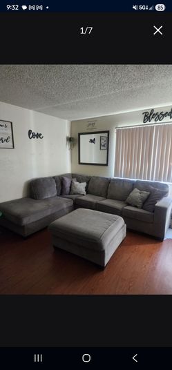 Gray Sectional L shape- 4 throw pillows
