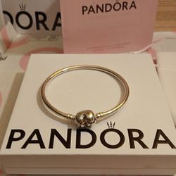 Pandora Authentic Brand New Sterling Silver 6.5 Inch Signature Crown Heart Bangle Bracelet 