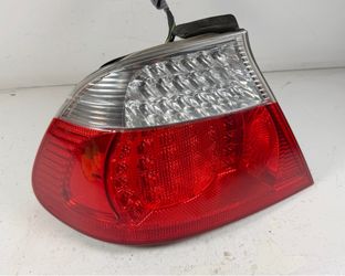 2003-05 BMW E46 M3 330ci 325ci CONVERTIBLE DRIVER TAIL LIGHT