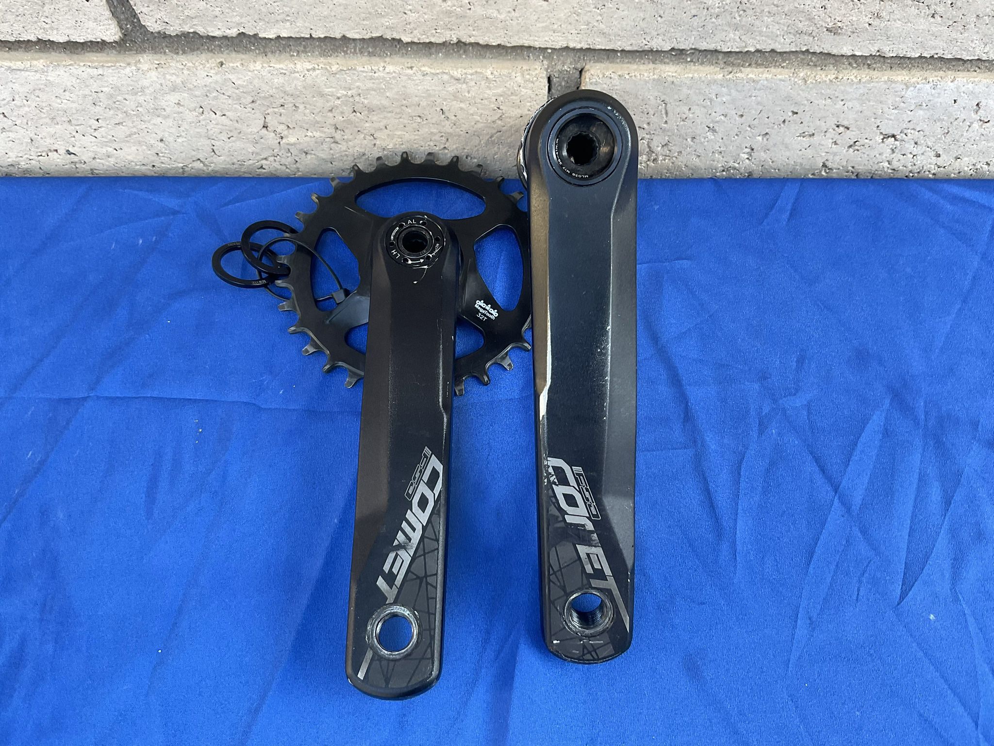 FSA Comet  Crankset 170mm With Bottomin Nice Condition 