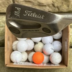 Titliest pitching wedge.. vintage nice. 