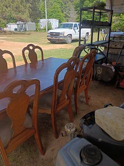 Dinning table 8 chairs very nice