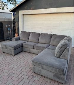 GREY SECTIONAL COUCH ***FREE DELIVERY ***