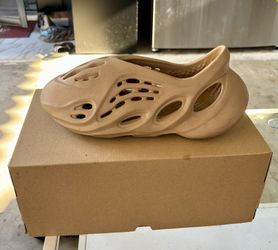 Yeezy foam RNR Size 10