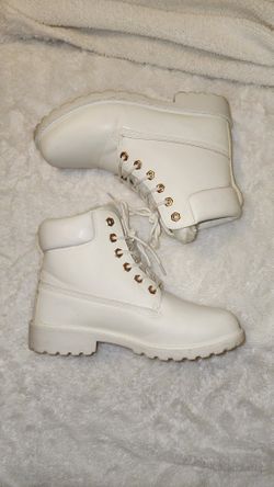 Women Boots Size 7