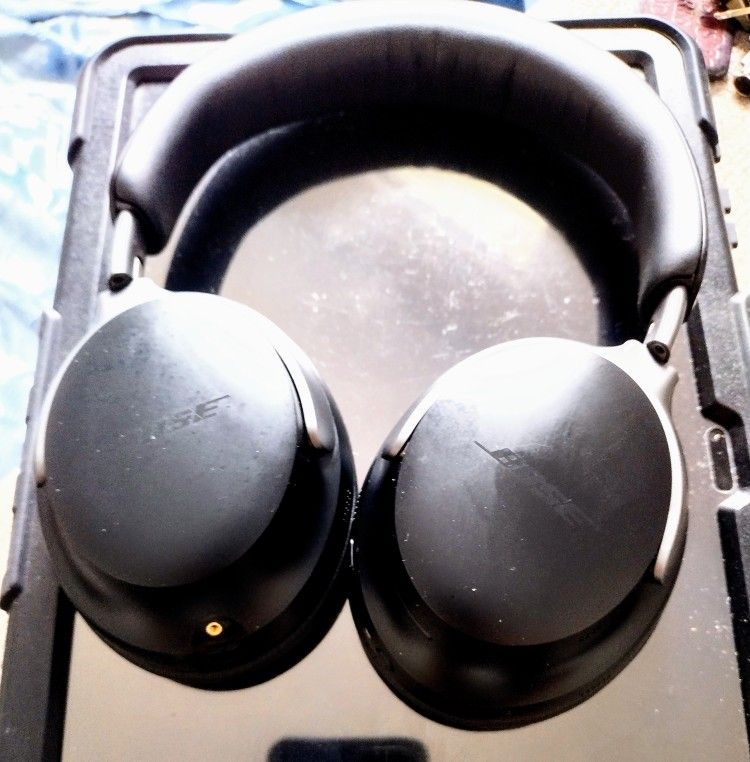 BOSE QC Ultra Head Phones