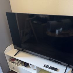 50” Hisense 4K Smart TV + White TV Cabinet with Storage 
