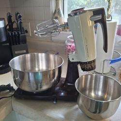  NICE  SUNBEAM  MIXMASTER  WORKS GREAT 