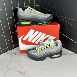 Nike Air Max 95 Neon SZ 5.5