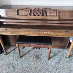 Vintage Piano $400