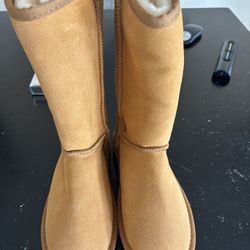 UGGS New 