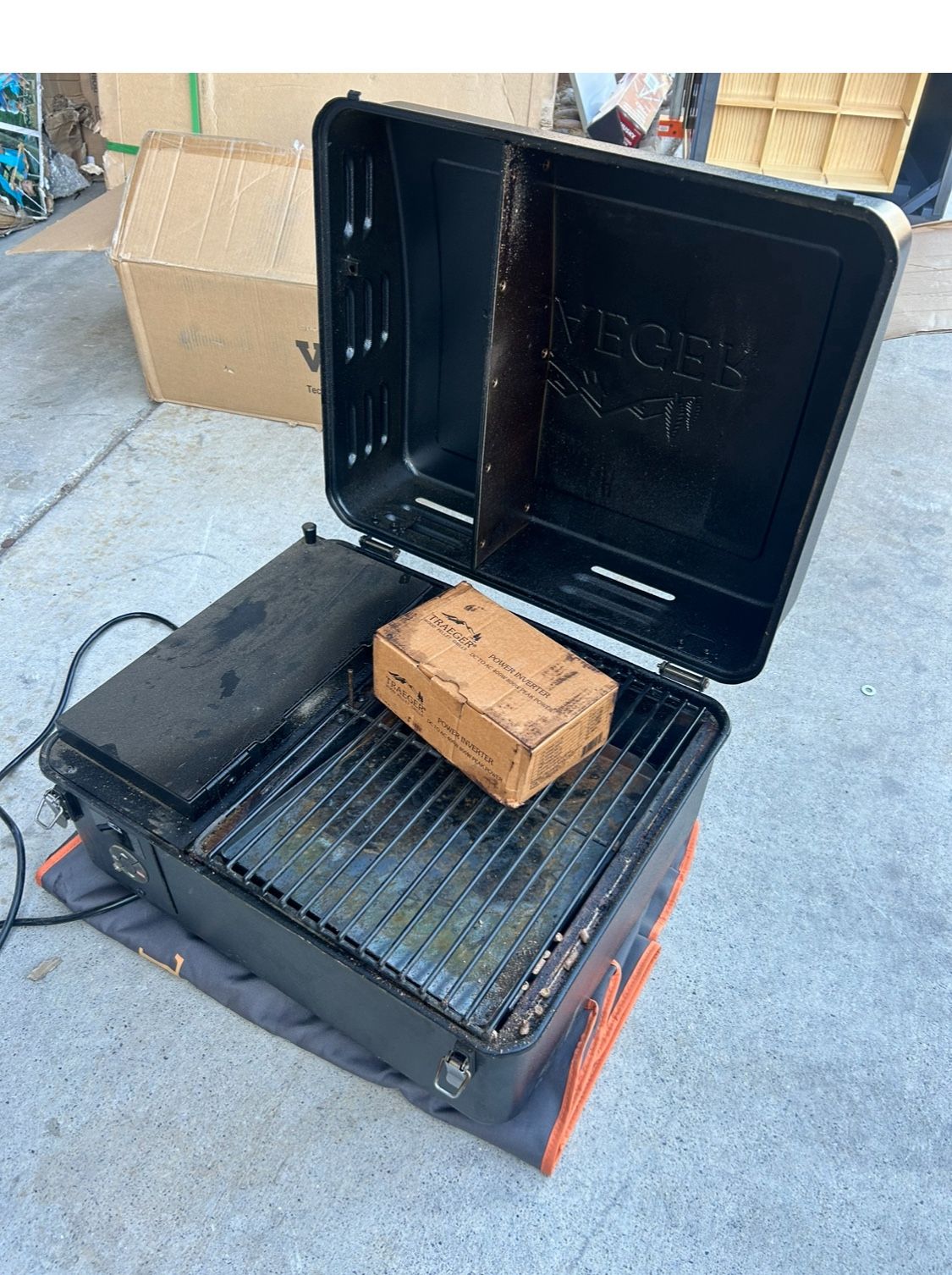 PORTABLE TRAEGER PELLET GRILL SMOKER EASY TO CARRY EVERY WHERE FOR
