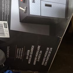 Gladiator Shop the Set Ready-to-Assemble 3/4 Door GearBox 28-in W × 31-in H x 18-i...