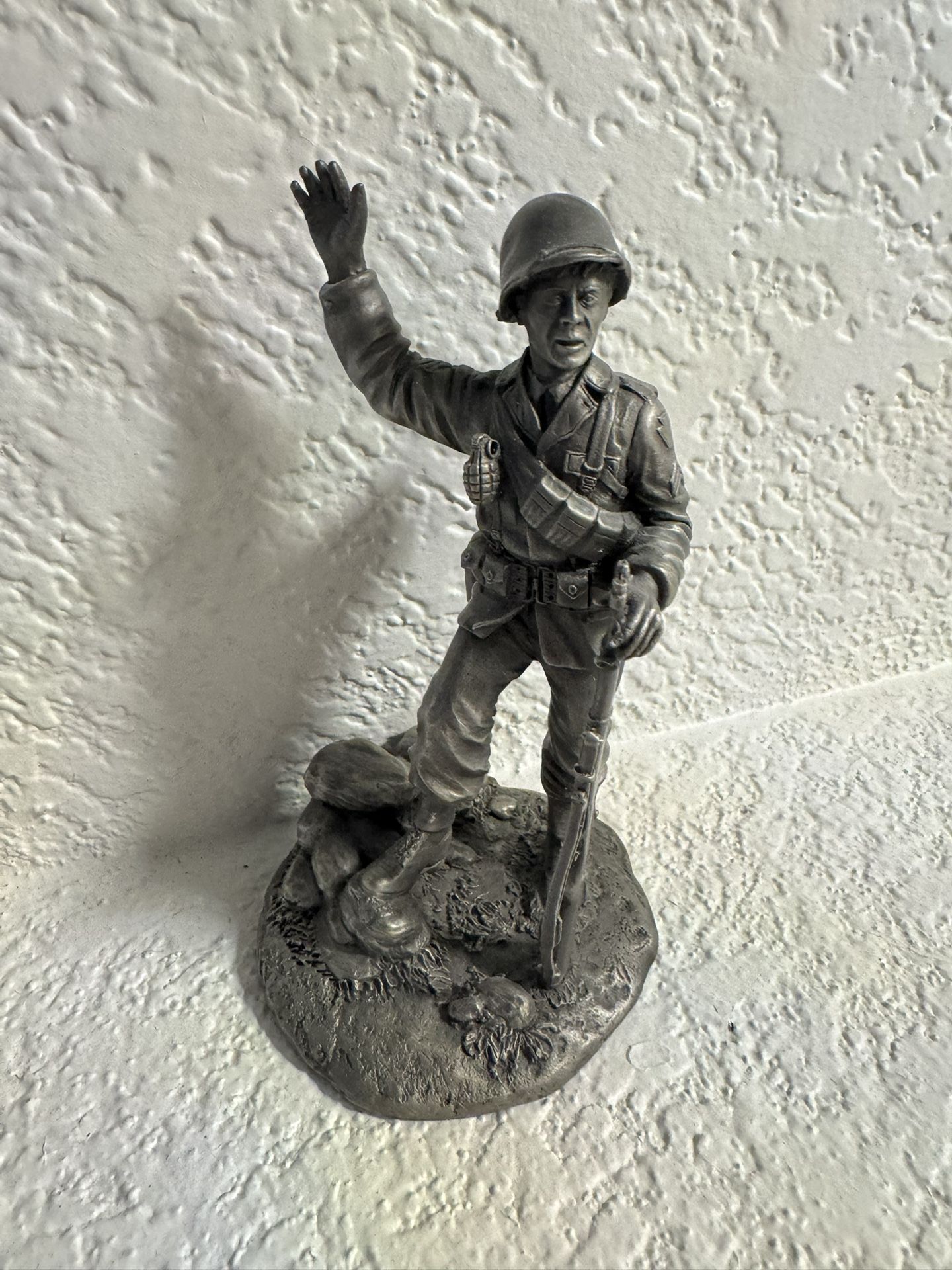Pewter Statue Small. Franklin Mint Army Soldier.