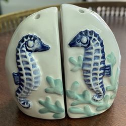 Seahorse salt and pepper shakers set