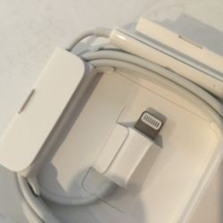Apple earpods. White 3”